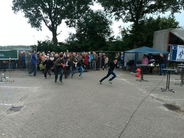 rommelmarktTOP's tweet photo. Hetwas weer een geslaagde rommelmarkt. Iedereen, groot en klein, bedankt voor het meehelpen. Tot volgend jaar http://t.co/S5TolHdvkC