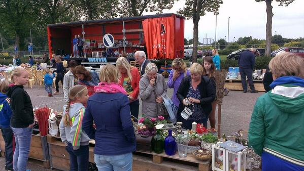 rommelmarktTOP's tweet photo. Hetwas weer een geslaagde rommelmarkt. Iedereen, groot en klein, bedankt voor het meehelpen. Tot volgend jaar http://t.co/S5TolHdvkC