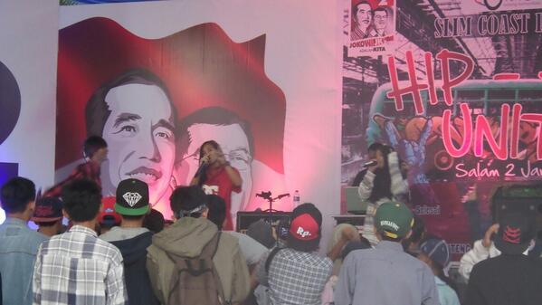 RapPresent_ID's tweet image. Another FEMALE EMCEE..

Imavils feat. RAPunzel

#supporthiphoplokal 
#HipHopUnity 