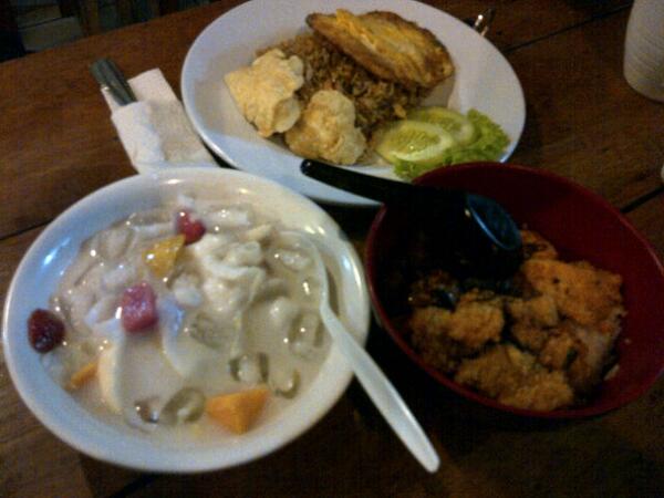 “@WarkulBogor: Slamat makan kaa :) “<a href="/selliethea/">Sellie.A.Al'Gadri</a>: Hmm yummy <a href="/kulinerBGR/">Kuliner Bogor</a> mkn di @wrgkuliner_bgr ””mau..mauuuu dooong Plz