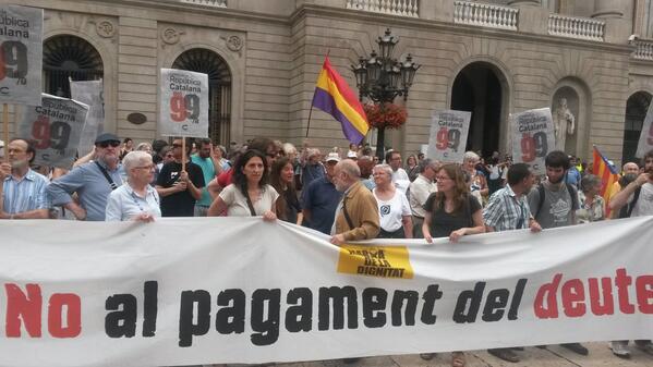 ProcesConst's tweet photo. El poble català diu no a la monarquia #NiPacteNiRei.  Volem decidir-ho tot!! http://t.co/aJmJyqrY7j