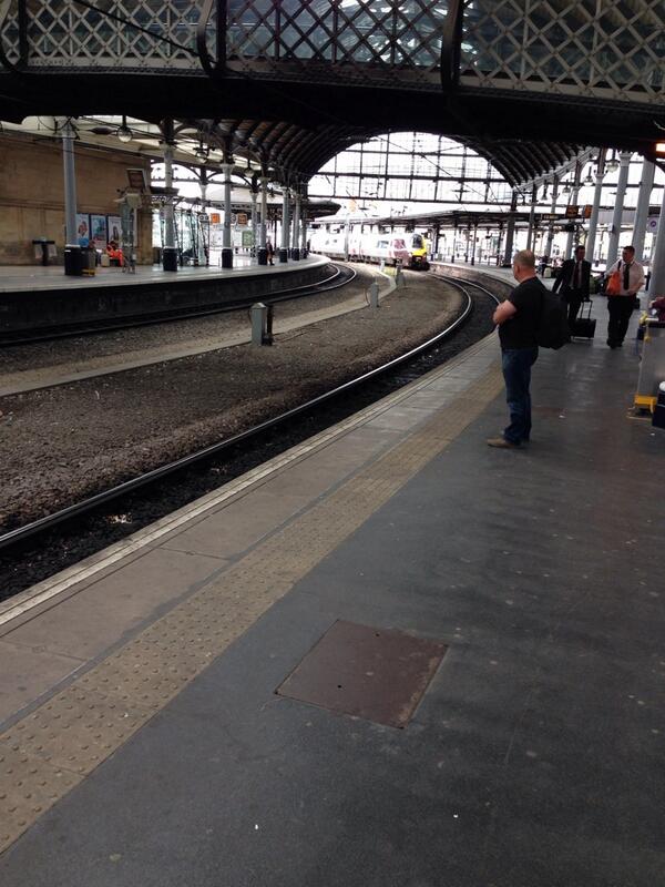 WTC1981's tweet image. #trainwatch is back on.  #newcastle #platform2