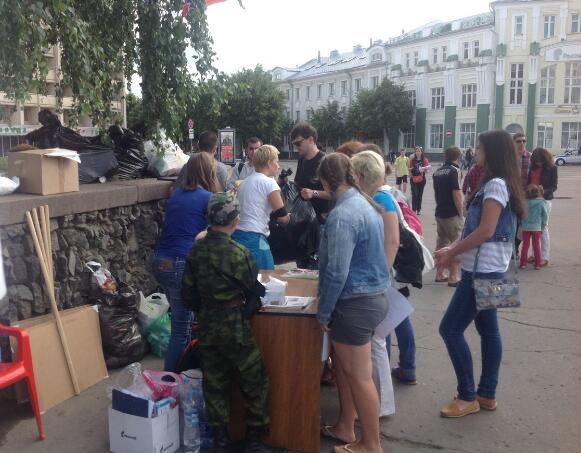 Boobrin's tweet photo. Братьям помощь на Донбасс. #SaveDonbasPeopleFromUkrArmy из #Орел http://t.co/u41EyQOno8