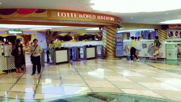 모험과 신비가 가득한 나라
우리가 꿈꾸던 그곳 롯데월드에서
잠시후 11시부터 쇼킹딜 올라잇파티
MC봅니다.

3시까지  콘서트(케이윌.시스타.정기고등)
함께하고 6시까지 축구 응원!
그나저나 난 벌써 졸림 ㅜㅜ