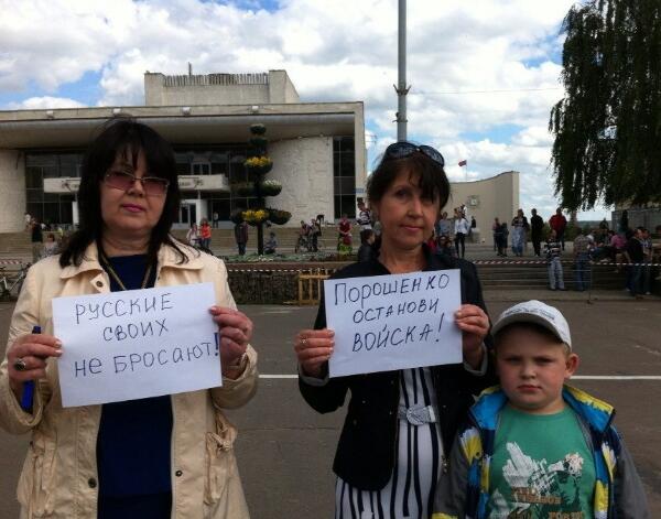 GenLischev's tweet photo. Порошенко останови войну! #SaveDonbasPeopleFromUkrArmy http://t.co/QyM7GH0Lbo