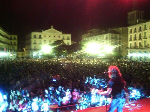 COCAMUSICAL's tweet photo. TODO UN ÉXITO ANOCHE GRUPO VÉRTIGO EN SEGOVIA @segovia_es http://t.co/ODEAzOAzCh