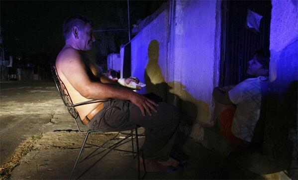 JoseLuisYepez's tweet photo. “@elimpulsocom: Se intensificarán los apagones en el país dentro de tres meses - http://t.co/00C51BVPHk | http://t.co/dVydIW1D1n”