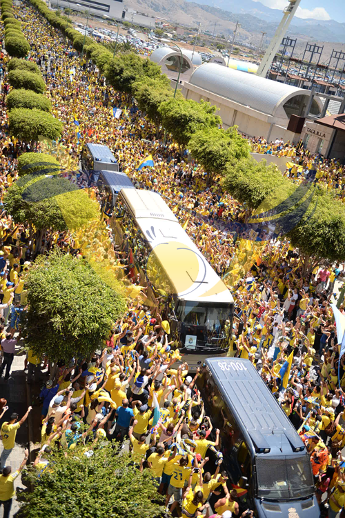 udlaspalmasNET's tweet photo. FOTO |  Así recibió la afición al equipo en Fondos de Segura http://t.co/gJLqiViStM