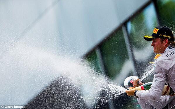 #AustrianGP Race: Rosberg wins, Hamilton races to second from ninth thisisf1.com/2014/06/22/aus… via <a href="/thisisf1/">Así es la F1</a>