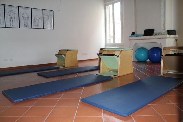 ferrarapilates's tweet photo. Iniziano le nuove lezione di gruppi Wunda Chair . Contattami per prenotare  la tua prima lezione a @ferrarapilates http://t.co/W4qDuES4P3