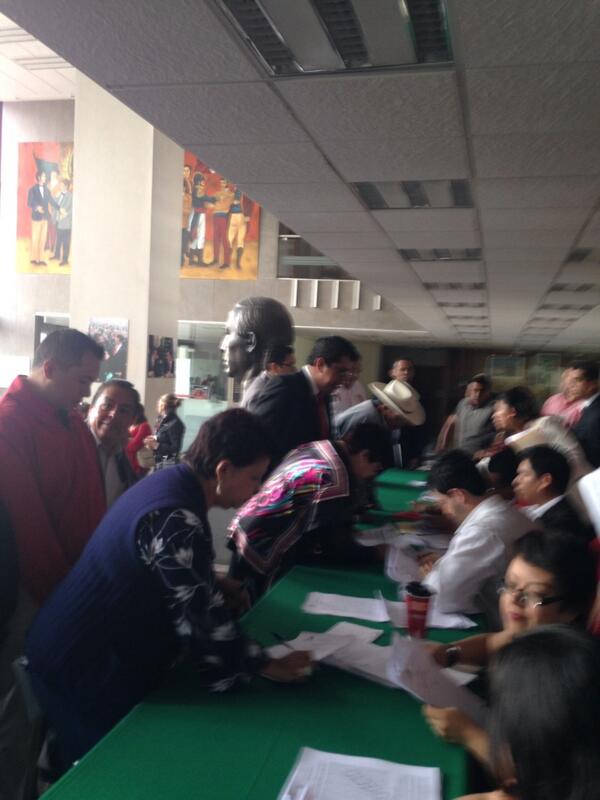 MT_CDMX's tweet photo. Estamos en el registro de la elección Interna del PRI-DF http://t.co/W5FlpKyFBO