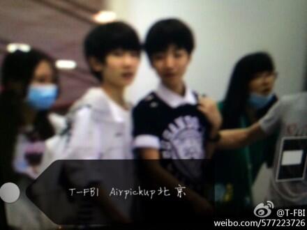TFBOYS_THFANS's tweet photo. 220614 Junkai &amp; Wangyuan @ Beijing Airport  [cr: T-FBI] http://t.co/uqc71P4YAX