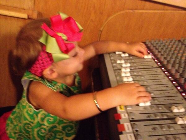 ejsesser's tweet photo. DJ EJ in the house! http://t.co/lceCMCPlvu