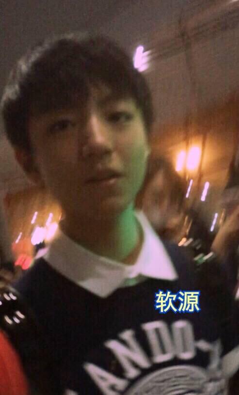 TFBOYS_THFANS's tweet photo. 220614 Junkai @ Beijing Airport cr.onpic http://t.co/fDEYLDuJHE