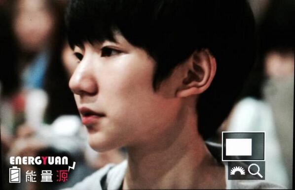 TFBOYS_THFANS's tweet photo. 220614 Wangyuan @ Beijing Airport cr.onpic (1/2) http://t.co/uj7f67ksRu
