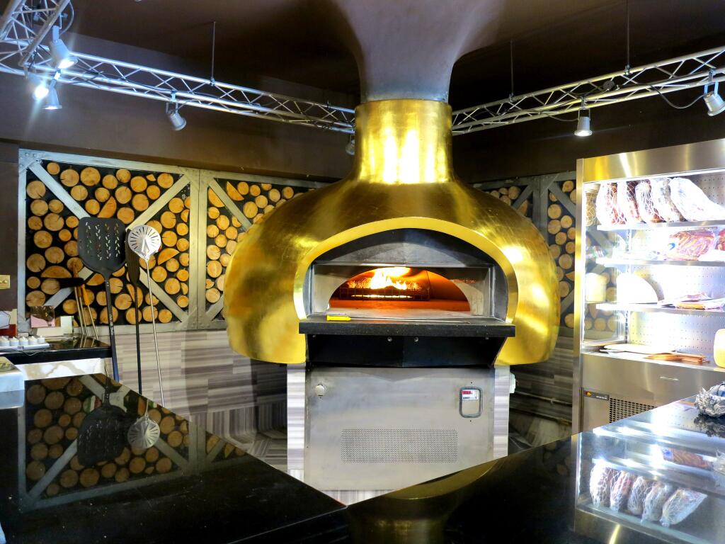 ORO Italian Dining on Twitter "The worlds first 24K Gold pizza oven
