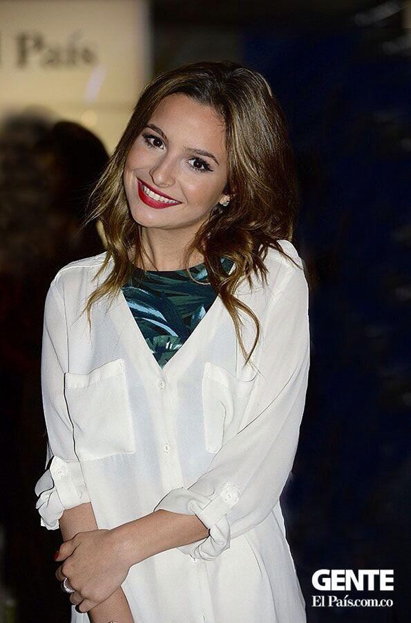 nashngclgdr's tweet photo. "@brendangclgdr: bimba. http://t.co/Ywfadx7dQ5" L'AMOREE