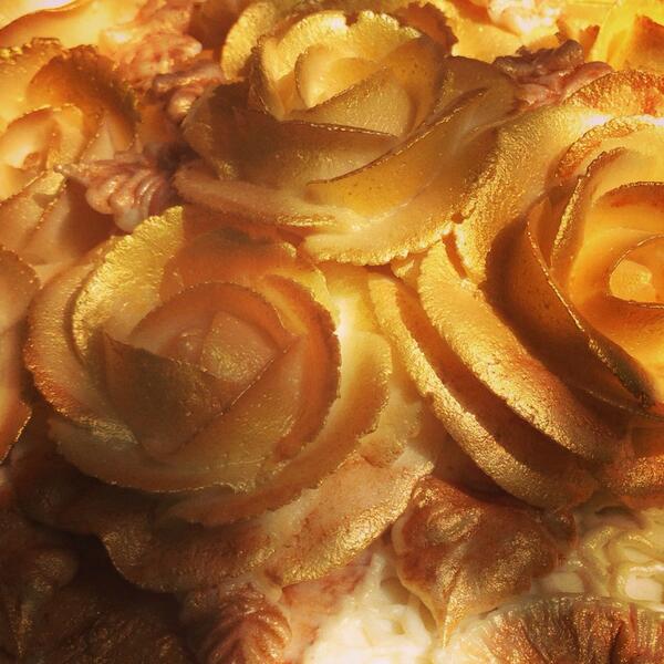 EmmaPageCakes's tweet photo. GOLD #baking #buttercream #ButtercreamBible #cake #spandauballet #alwaysbelieveinyoursoul http://t.co/cO0ndBDeHG