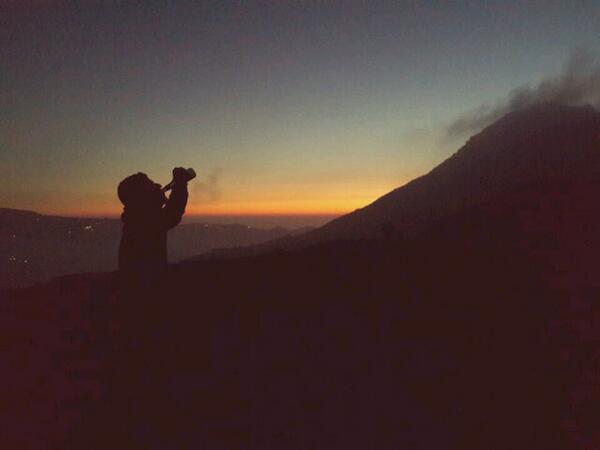 grgdaher's tweet photo. My favourite place of all time #hadsheet #jered #sunset #beer http://t.co/GG4QRoszlH