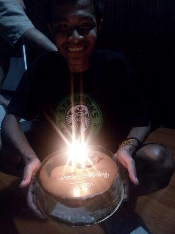 putridewiyulia's tweet photo. Hbd curut ku :* http://t.co/uLzEgb2ZVD