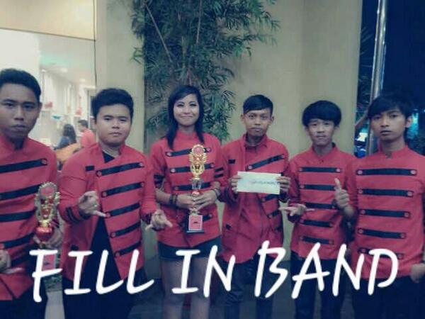 David_ajp's tweet photo. FILL IN BAND THE WINNER FESTIVAL KARBON TELKOMSEL KARAWANG http://t.co/Oqo40BZBSf