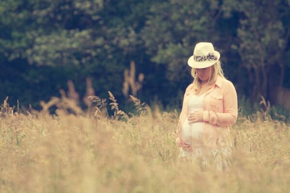 Vanmiddag mijn lieve, zwangere vriendin op de gevoelige plaat vastgelegd #pregnant #photography 2/3