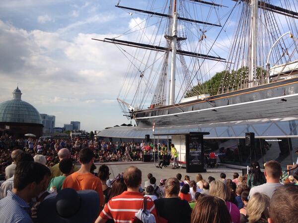 daxrelocation's tweet image. Huge crowds gathering to watch #GDIF2014 acts at Cutty Sark in #Greenwich today