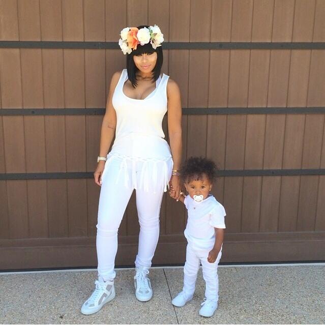 Watch Lezzy Lez's leaked NSFW photo on TwXstars