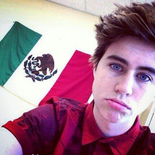 nashngclgdr's tweet photo. io triste ): http://t.co/RHo2XFG0eW