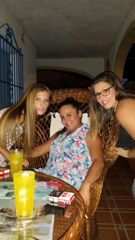 MariaMarave93's tweet photo. Pues muy buen sabado chicas.. @ManoliRA @lidia91sanchez http://t.co/y4wBKpkhiy