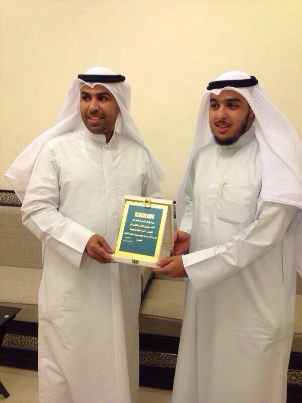 صورة / تكريم رئيس نقابه العاملين بوزارة الدفاع المهندس أحمد مطلق الشحيمه العنزي على تواصله الدائم مع ابناء المنطقة.