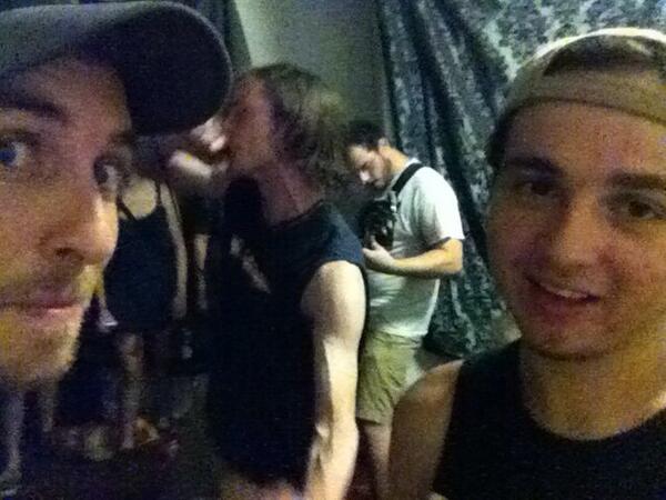 Littleheath_'s tweet image. Just me and Ian chillin with our bro #kjax on the last day of the weekend with @discourseXXX #HELLYEAH