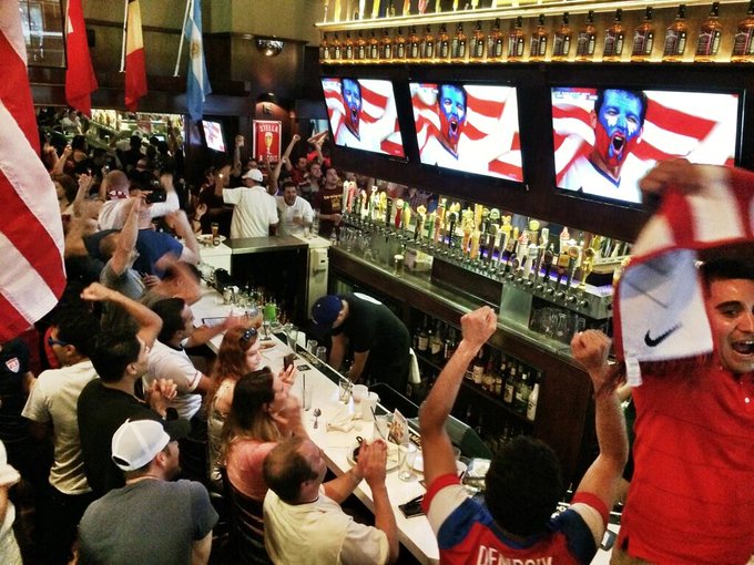 Watching and Supporting #USA today in Hollywood Boulevard ! Allez USA ⚽️🇺🇸 #WordlCup2014 http://t.co<a href="/tag/usa"class="tags">#USA</a><a href="/tag/wordlcup2014"class="tags"><span>#wordlcup2014</span></a>