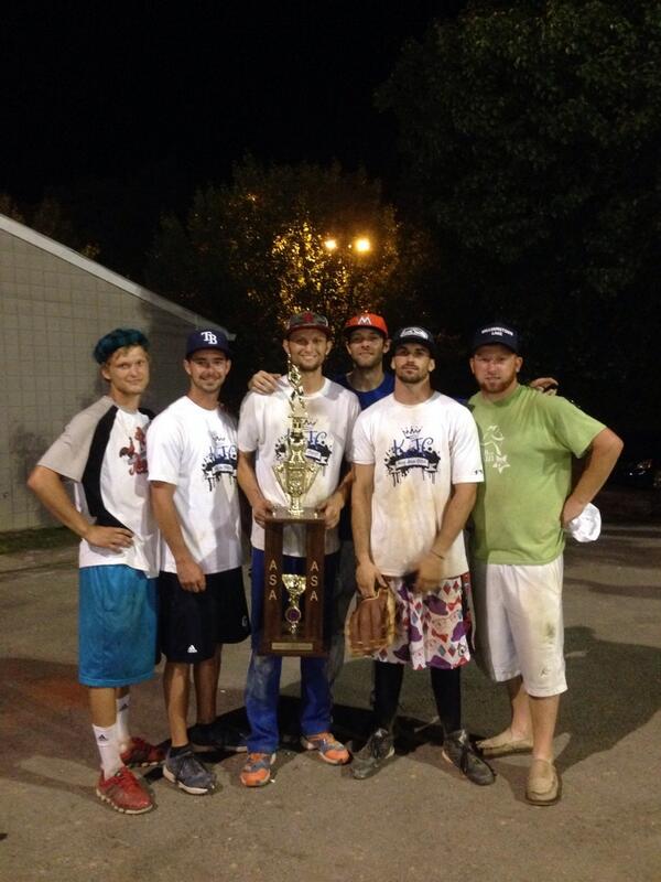 JoshCummins116's tweet photo. The Woodbine! #champs @patsteele4 @plunkettv23 @jkcummins @MCiolek33 @cdkelley23 @CoachMillerKWC @Michaelkelley45 http://t.co/YsWQlxbPrb