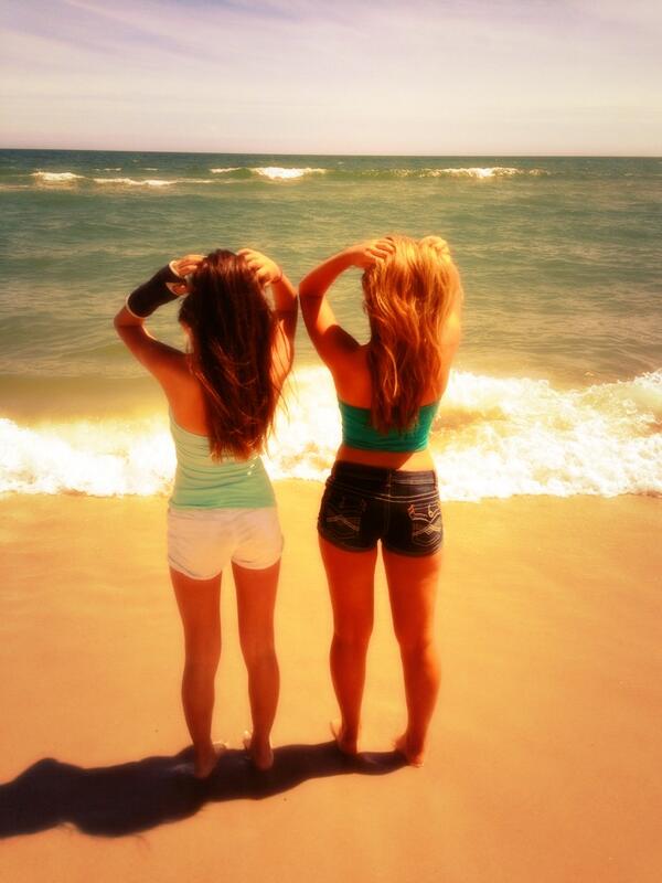 vanessaxxrose's tweet photo. Aww dannaaayyyy😘💋💋 #mywittlesistaaa #tinytwinny http://t.co/EjX6Xh5zcc
