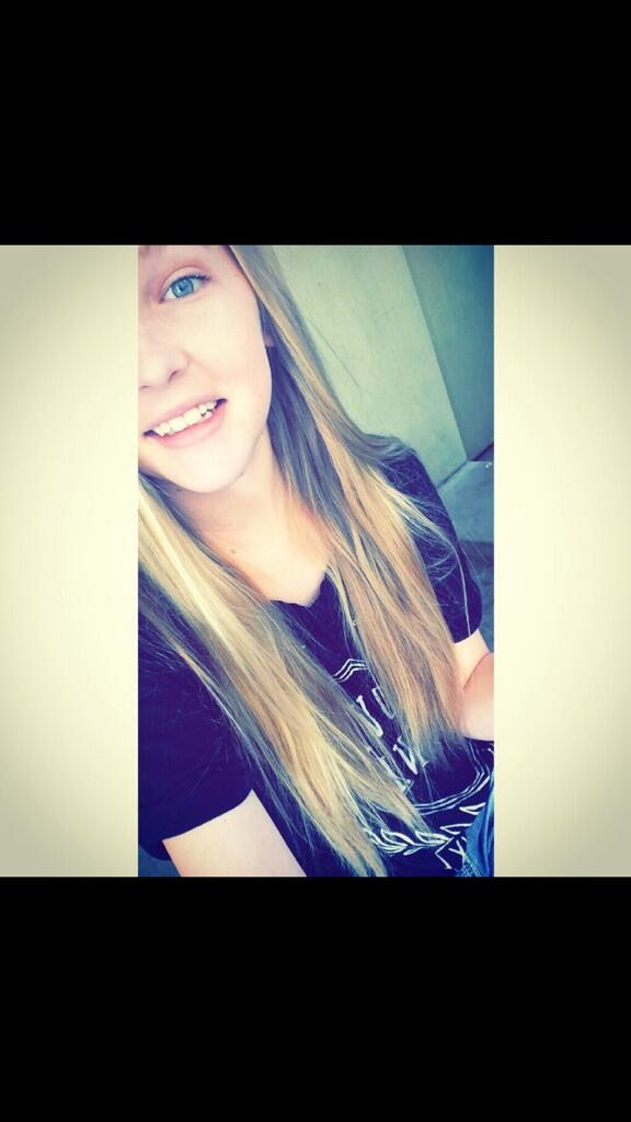 HSBABES's tweet photo. YOU LOOK ALITTLE SCARED SWEETIE, YOU STILL BOMB DOE 😈💦👏🔥 IF YOU 12, IM 12 http://t.co/QsmPrJTZKn