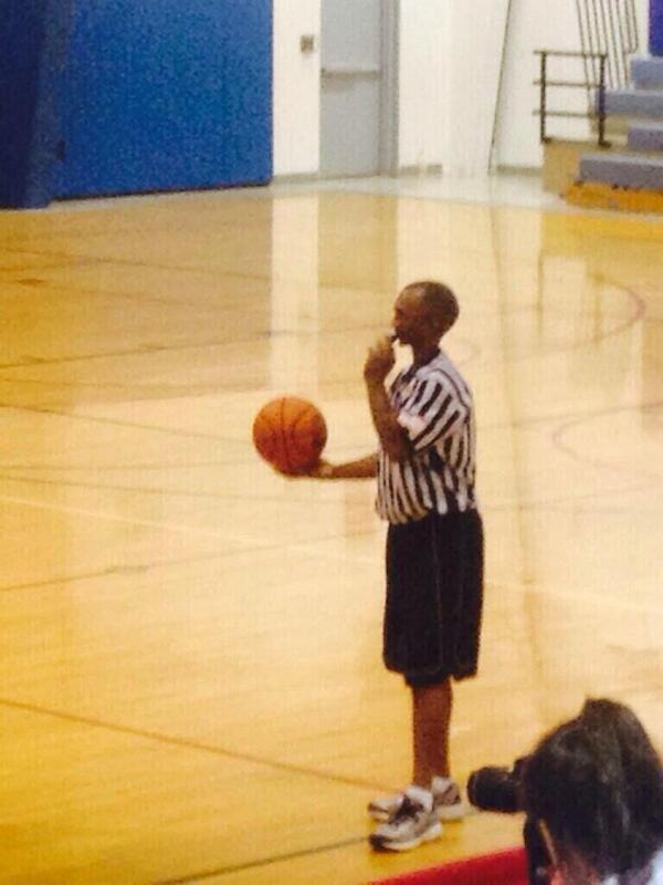 avemcl's tweet image. Nigga head look like a almost finished lollipop