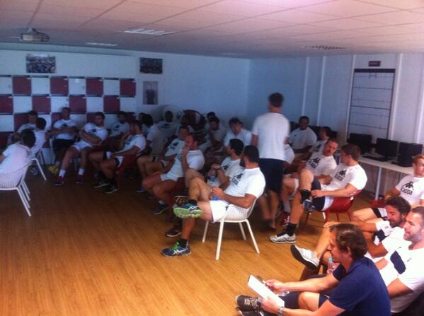 UBBrugby's tweet photo. C'est jour de rentrée pour l'@UBBrugby ! #élèvesstudieux #iloveubb #top14 #rugby http://t.co/9xwCJkhacd