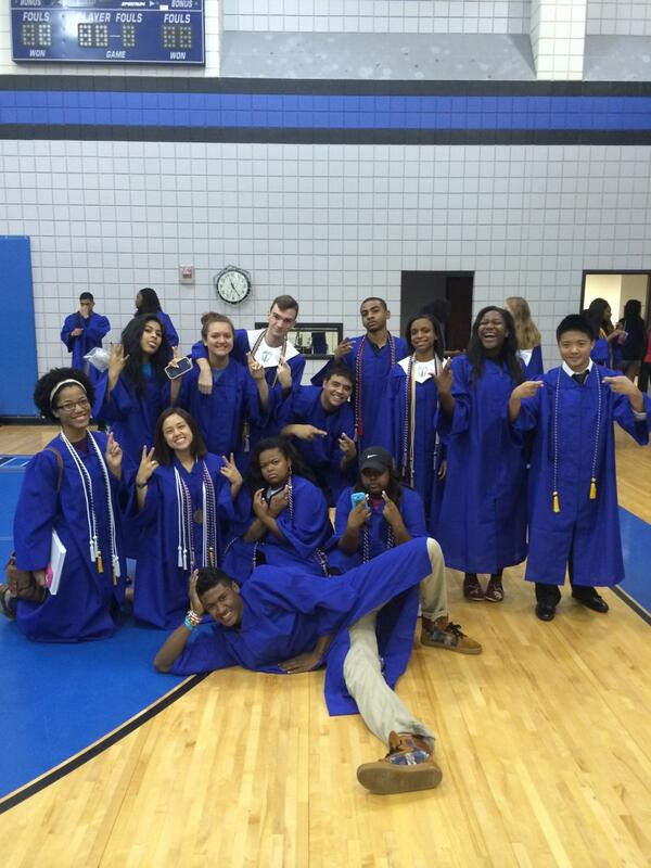 LilNitaaBee_'s tweet image. crying b/c my life wouldn't be the same w/o y'all, words can't describe how thankful I am for EVERYTHING #palsforever