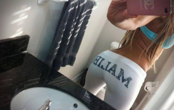 BuzzElecta's tweet photo. #ass #booty #datass #sexybooty #BootyCompetition #bootyselfies http://t.co/ptgLfQ1sxO