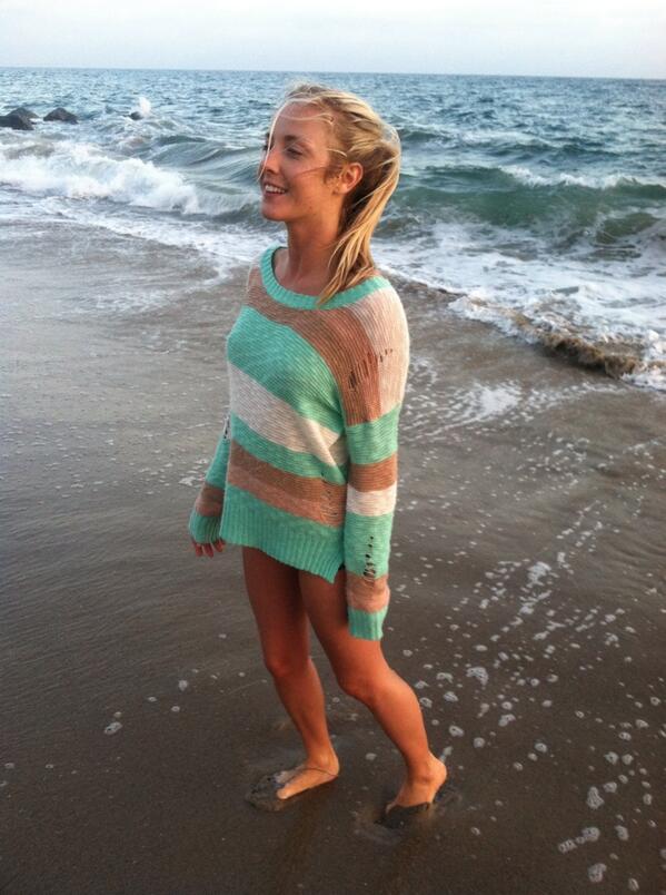 Karla Kush On Twitter The Beach And This Sweater Made My Weekend 🌊💖