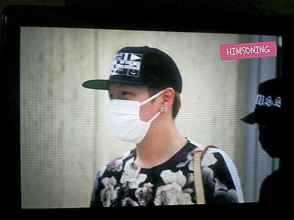 himsoning's tweet photo. [PRE] 140623 김포공항입국 ( @BAP_Himchan ) 오빠~수고하셨어요!!푹 쉬세요>_< http://t.co/mJpcbE2QLG