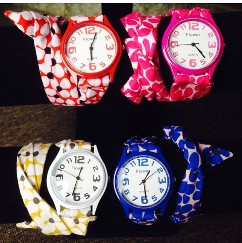 barbiesolshop's tweet photo. Jam lilit sisa ini aja warnanya #sell 60k aja, cute banget loh. oiya no #barter yaa!👌 http://t.co/AfDhnM5JlG