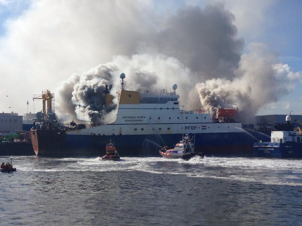 Grip 2 scheepsbrand in haven Scheveningen Grip 2 scheepsbrand in haven Scheveningen