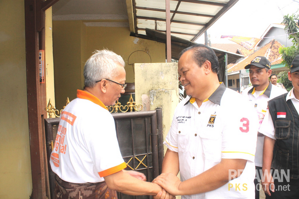 PKSejahtera's tweet photo. PKS akan Door to Door Kampanyekan Prabowo-Hatta | @hnurwahid #PH1pas #MD1yes #indONEsiaAMAN
http://t.co/RHWiLtK8bA http://t.co/M6SZNq1jzG
