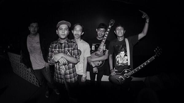 tintupper's tweet image. Wajah lelah abis jingkrak2. Photo by @muhammadilhamjr