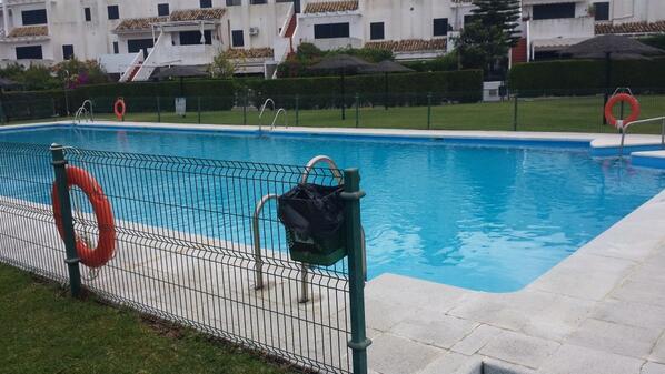 primer día de trabajo de socorrista en el portil, esta el día como para bañarse...