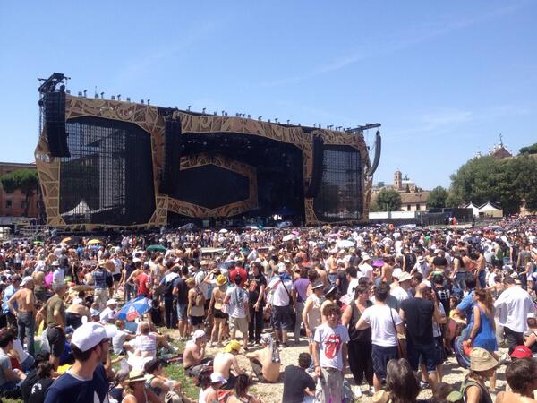 ilterribile82's tweet photo. #StonesRoma http://t.co/dNBrXOVowB