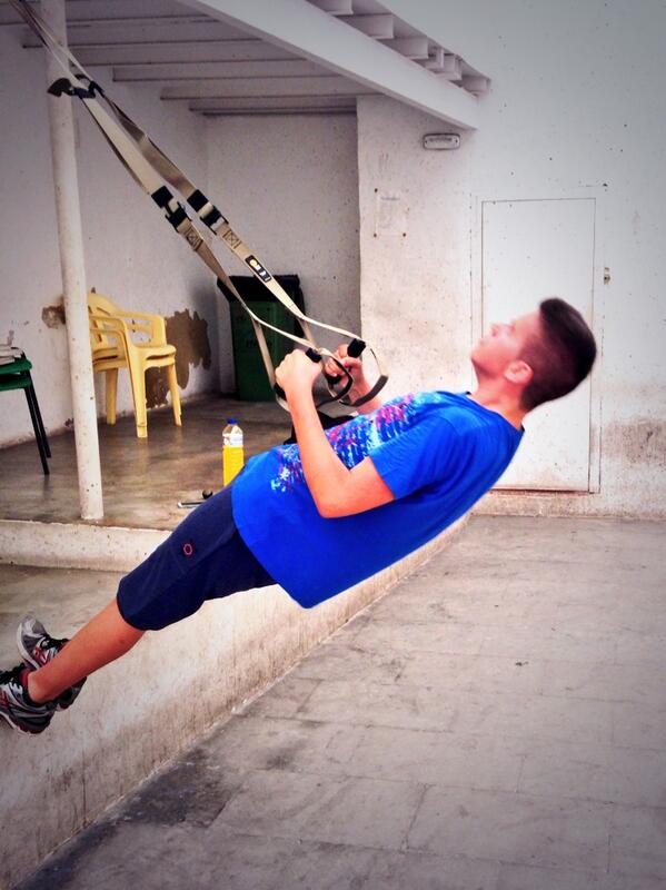 Penalba8's tweet photo. Entrenamiento con @PabloO__19 #piramidedescendente #trx #atope #pilotavalenciana @CPVmanises 😊👍💪🏃⬆️ http://t.co/Y6wUvFwJdm
