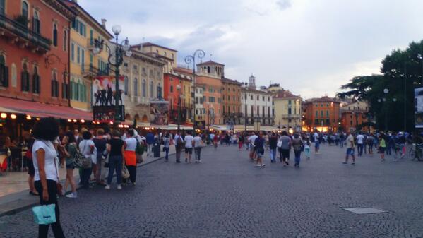 AndreBuso's tweet photo. Verona, que bella eres. http://t.co/Eo931lEUgk